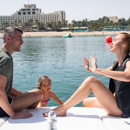 Ja The Resort - Ja Palm Tree Court, Dubái Exterior foto Family at the Dead Sea