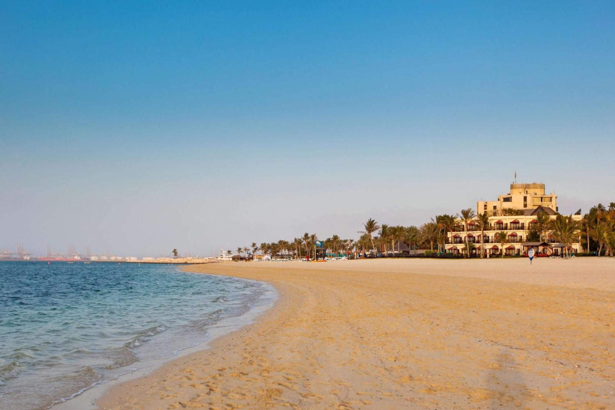 Ja The Resort - Ja Palm Tree Court, Dubái Exterior foto The beach at Jumeirah Rotana